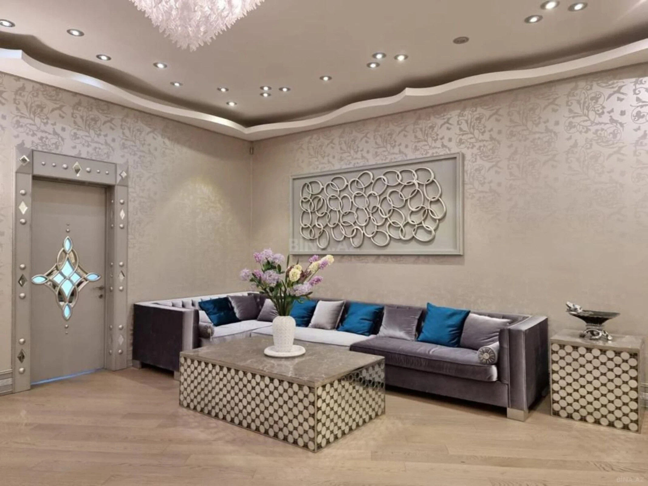 Satılır 4 otaqlı mənzil 240 m²