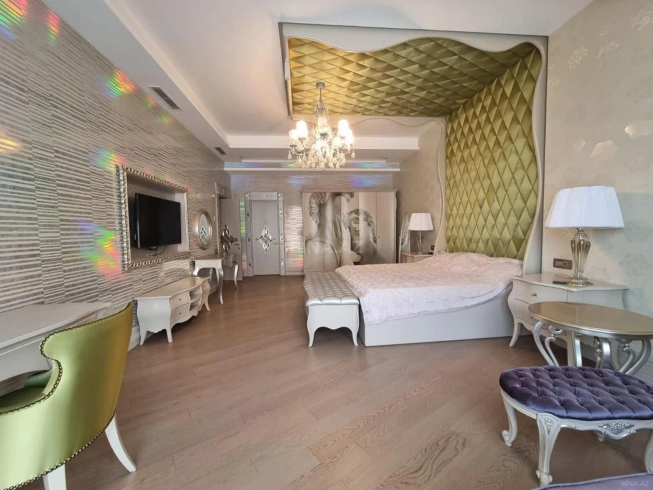 Satılır 4 otaqlı mənzil 240 m²