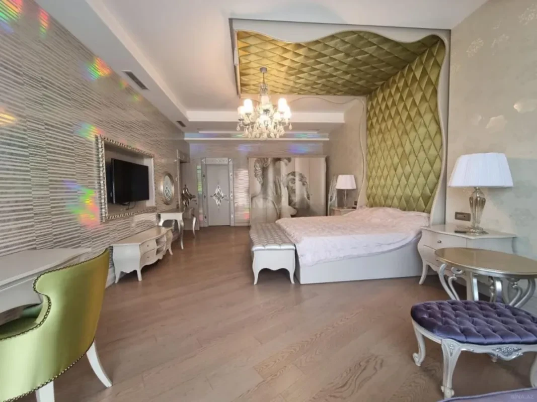 Satılır 4 otaqlı mənzil 240 m²