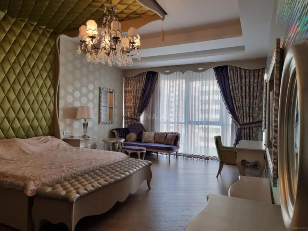 Satılır 4 otaqlı mənzil 240 m²