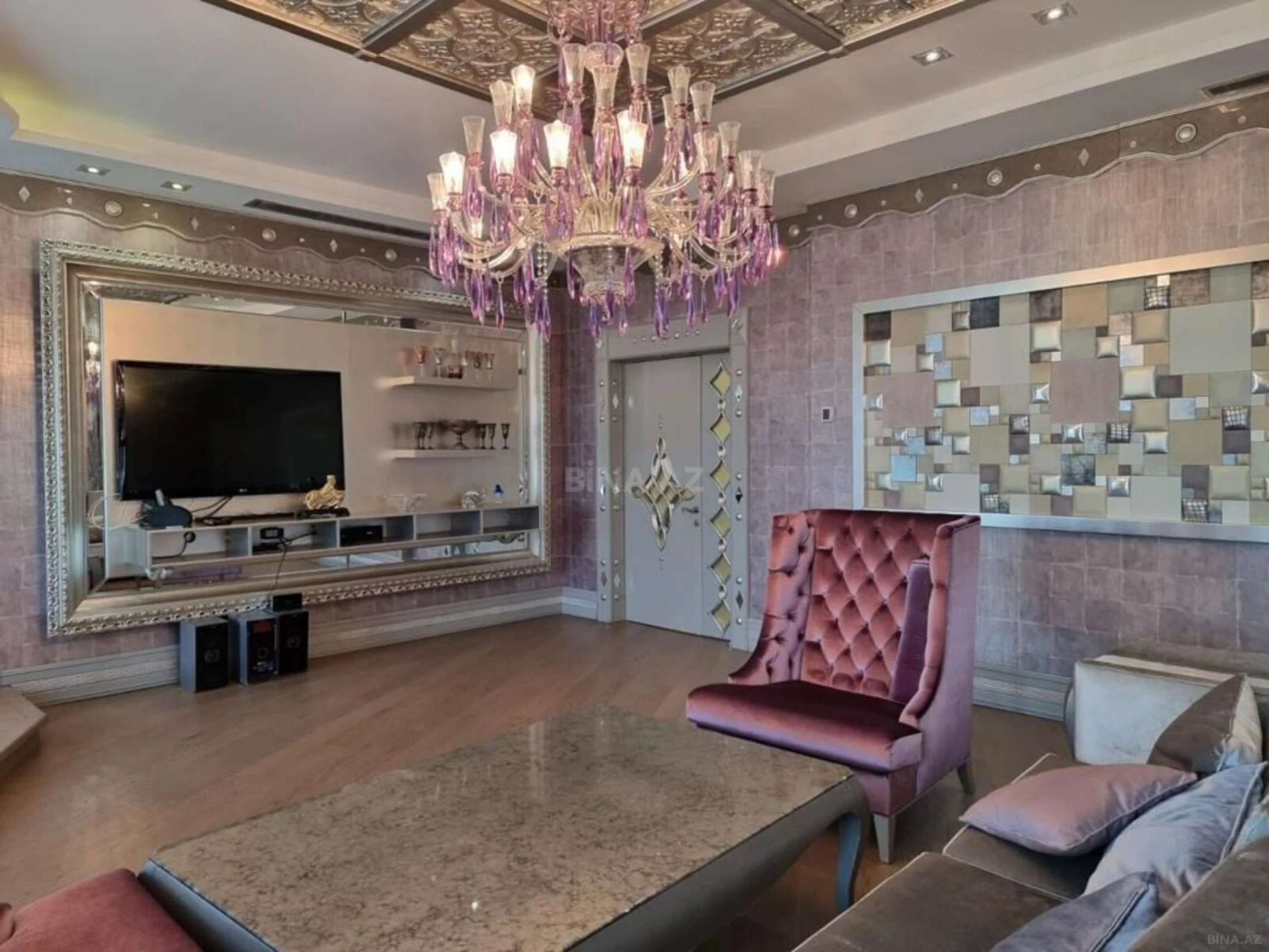 Satılır 4 otaqlı mənzil 240 m²