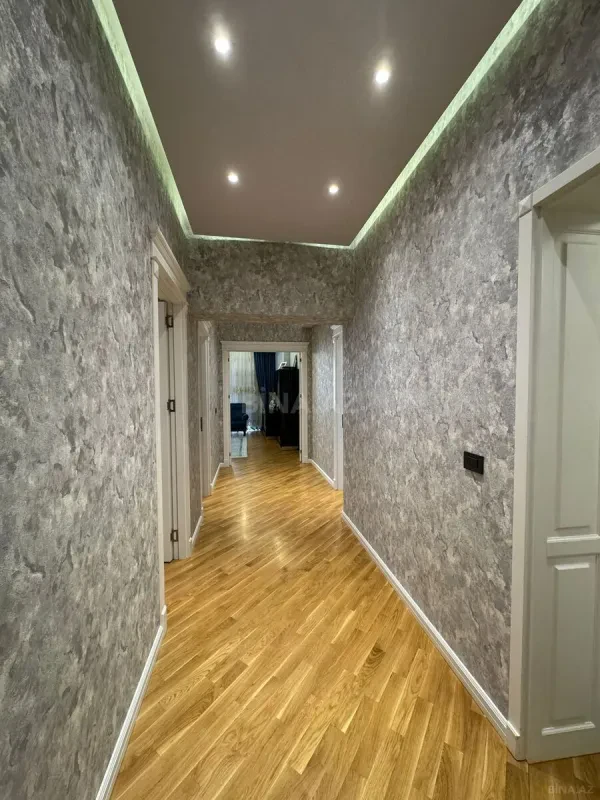 Satılır 3 otaqlı mənzil 142 m²