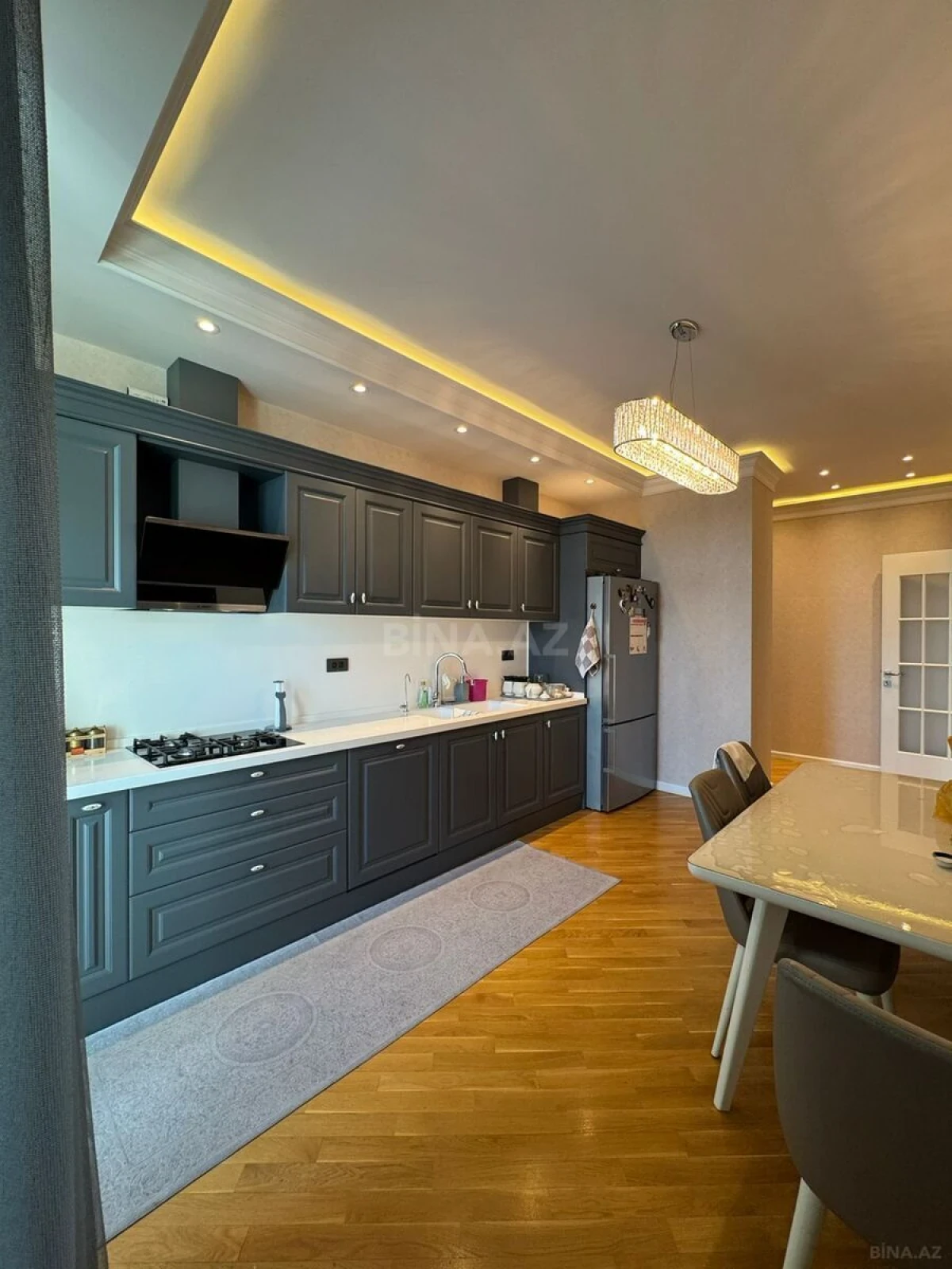 Satılır 3 otaqlı mənzil 142 m²