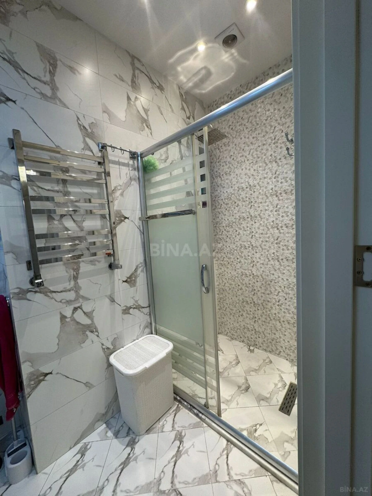 Satılır 3 otaqlı mənzil 142 m²