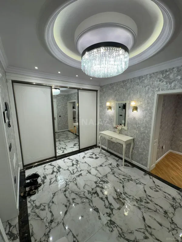 Satılır 3 otaqlı mənzil 142 m²