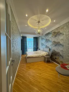 Satılır 3 otaqlı mənzil 142 m²