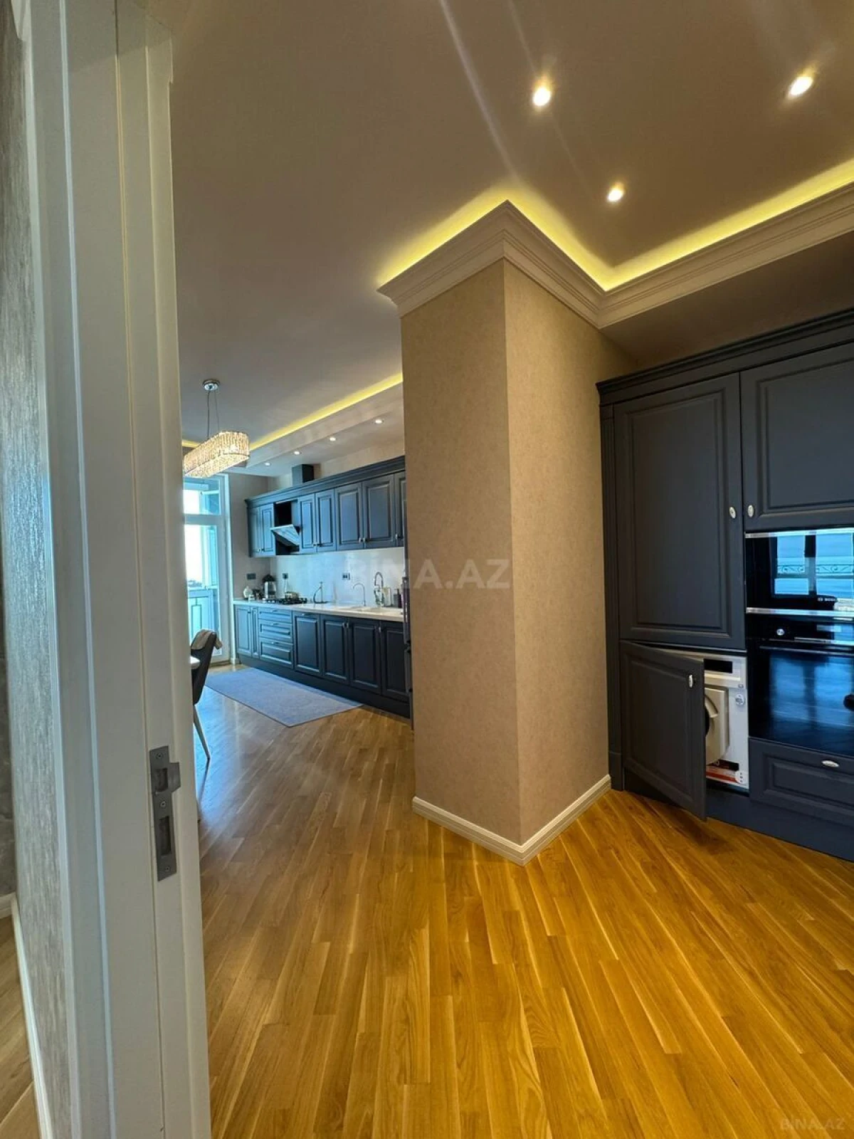 Satılır 3 otaqlı mənzil 142 m²