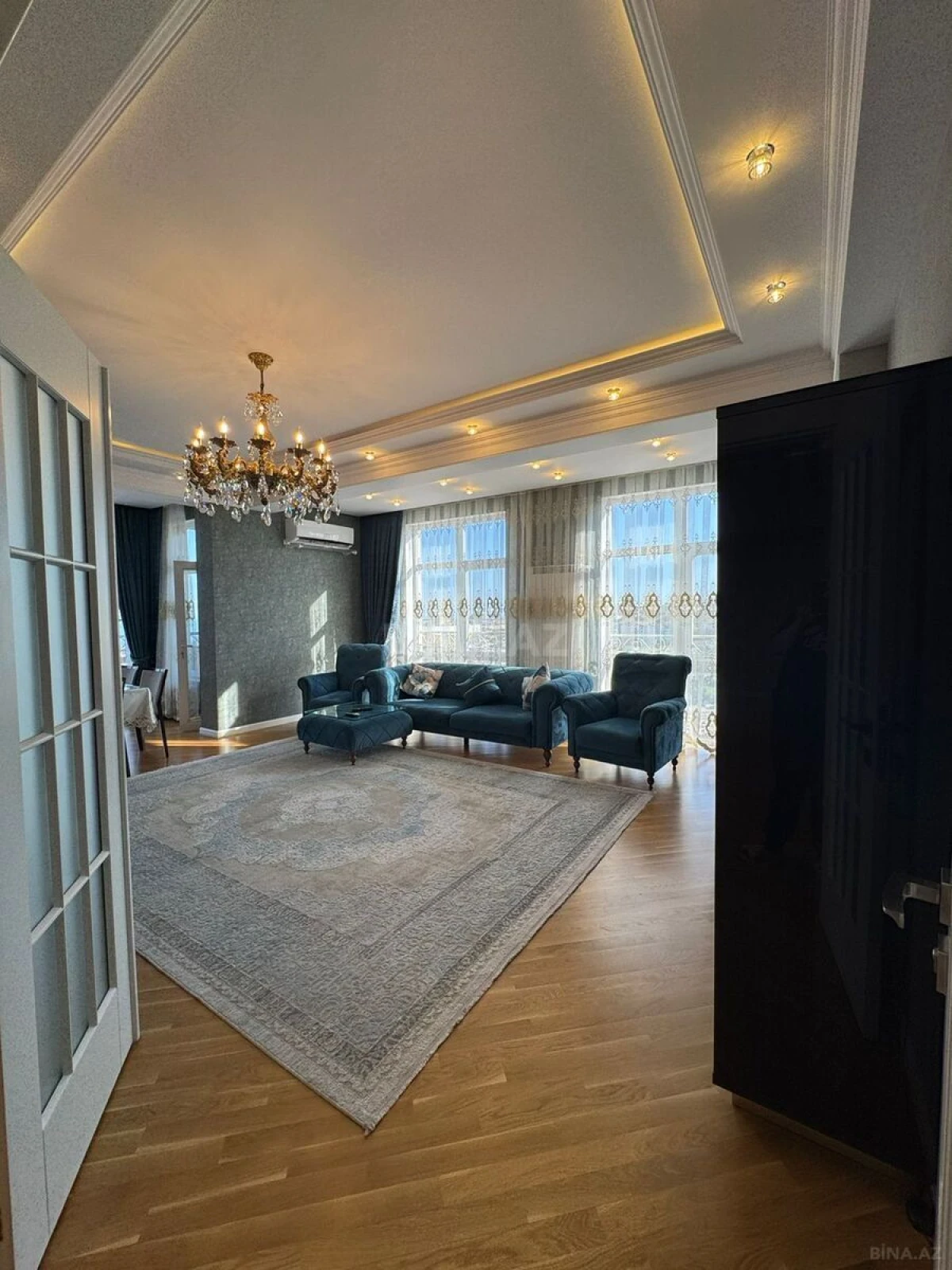 Satılır 3 otaqlı mənzil 142 m²