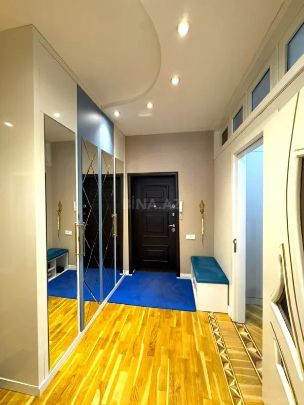 Satılır 4 otaqlı mənzil 130 m²