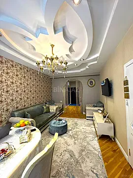 Satılır 4 otaqlı mənzil 130 m²