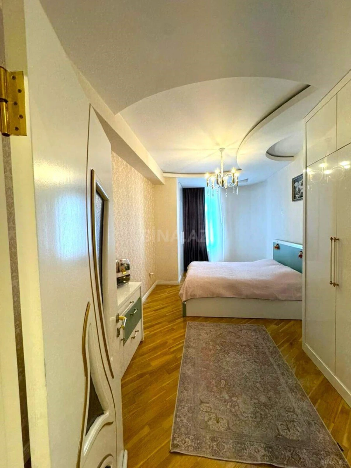 Satılır 4 otaqlı mənzil 130 m²