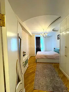 Satılır 4 otaqlı mənzil 130 m²