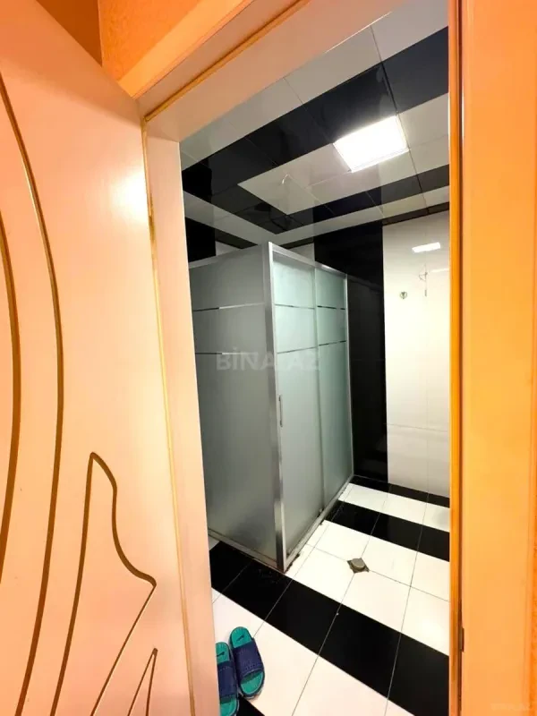 Satılır 4 otaqlı mənzil 130 m²