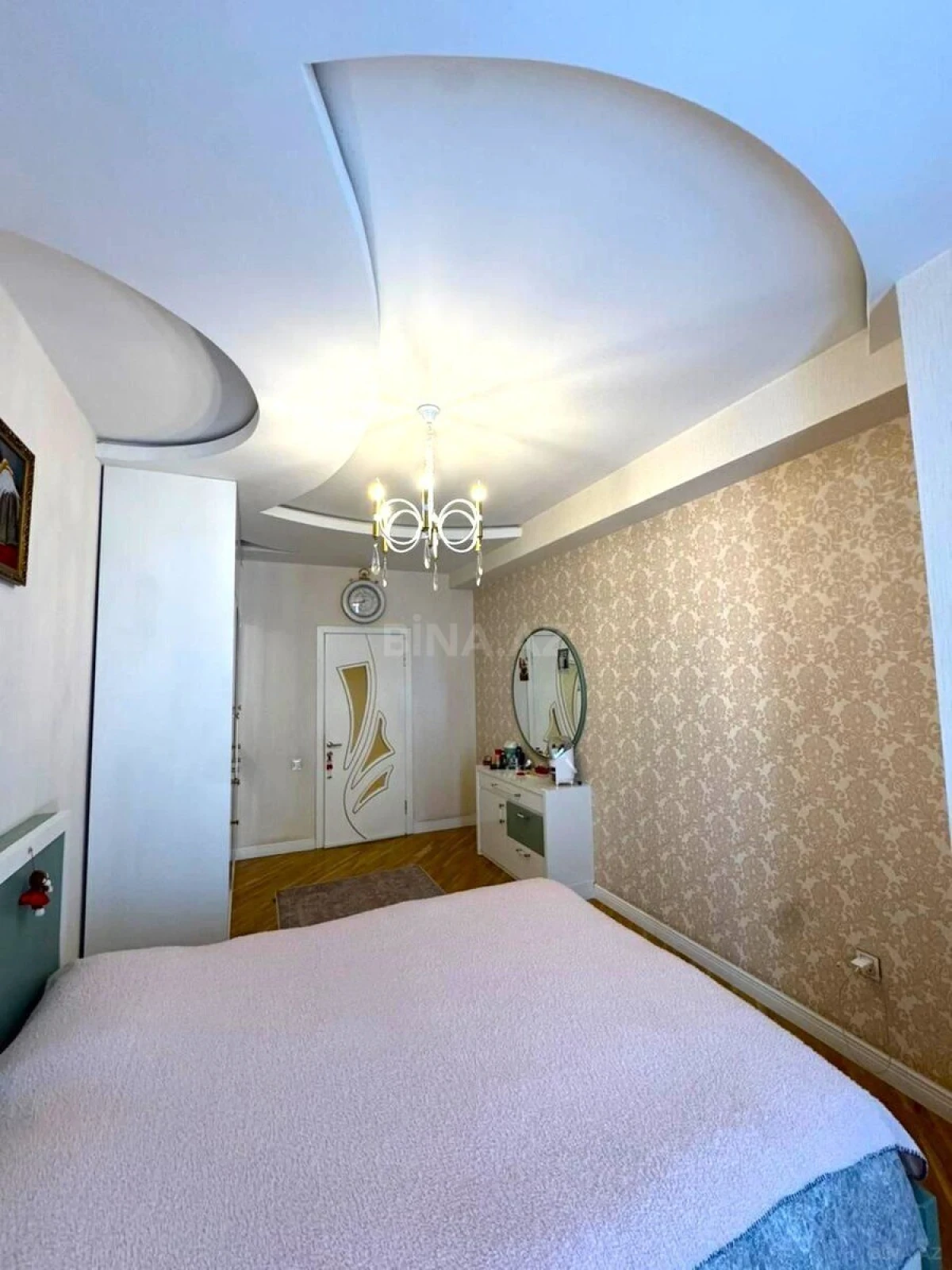 Satılır 4 otaqlı mənzil 130 m²