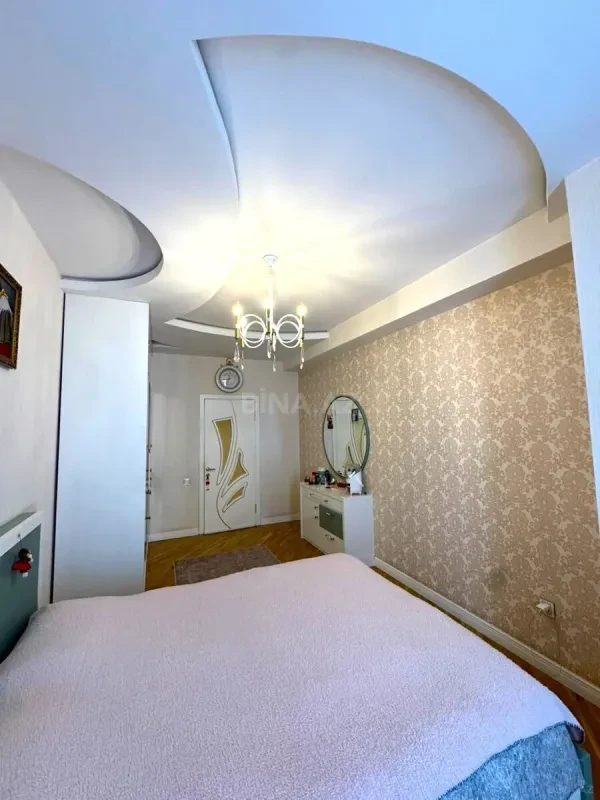Satılır 4 otaqlı mənzil 130 m²