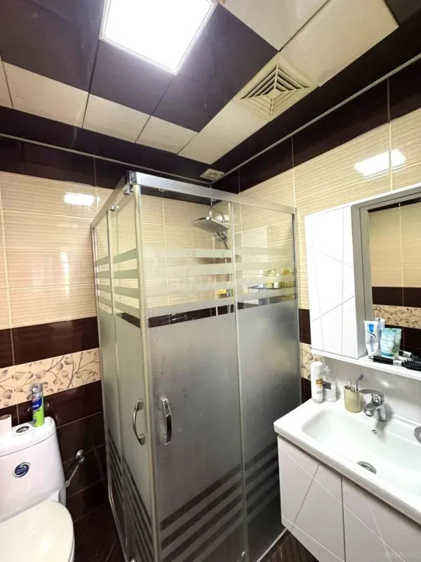 Satılır 4 otaqlı mənzil 130 m²