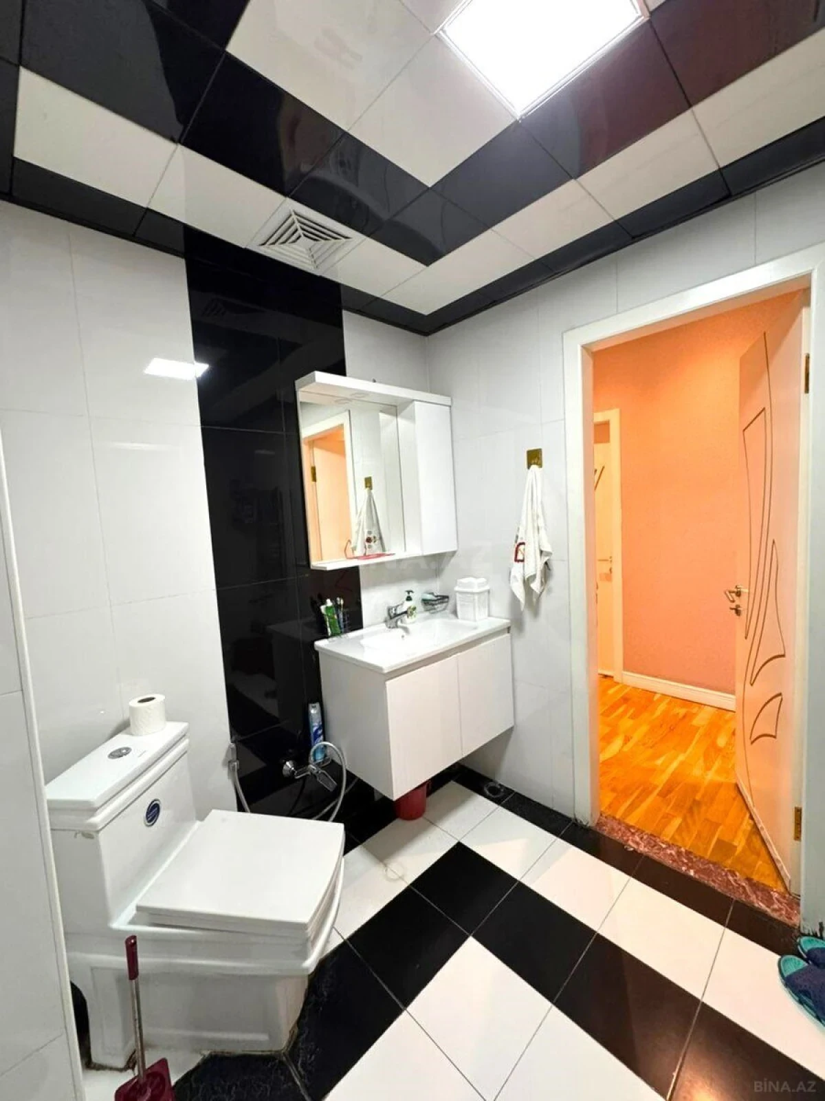 Satılır 4 otaqlı mənzil 130 m²