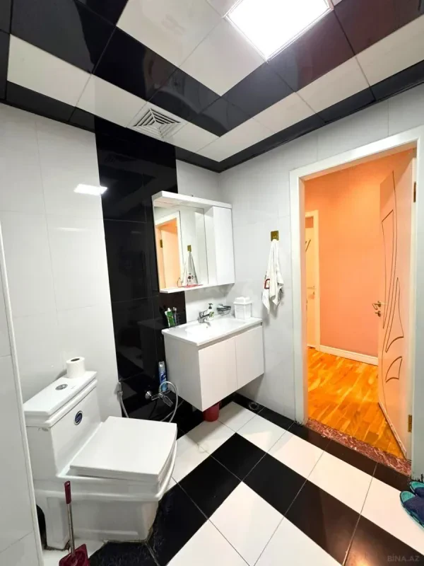 Satılır 4 otaqlı mənzil 130 m²