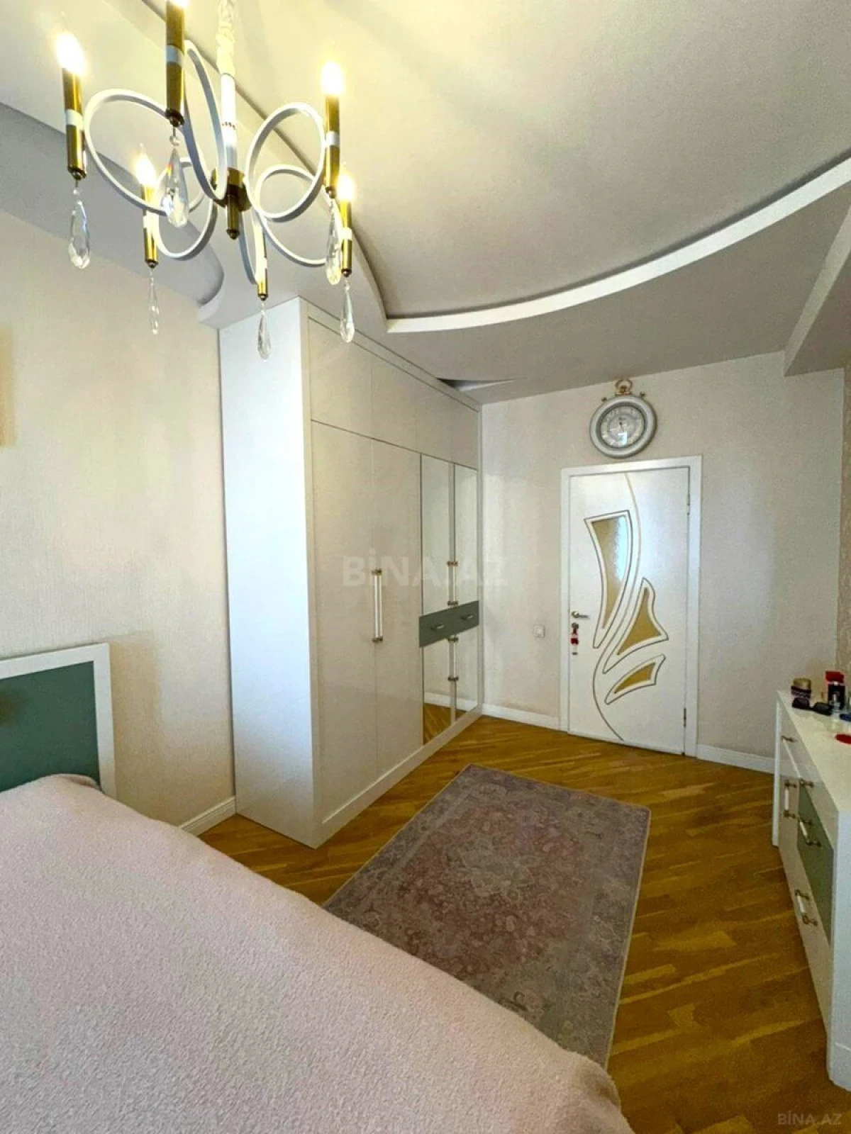 Satılır 4 otaqlı mənzil 130 m²