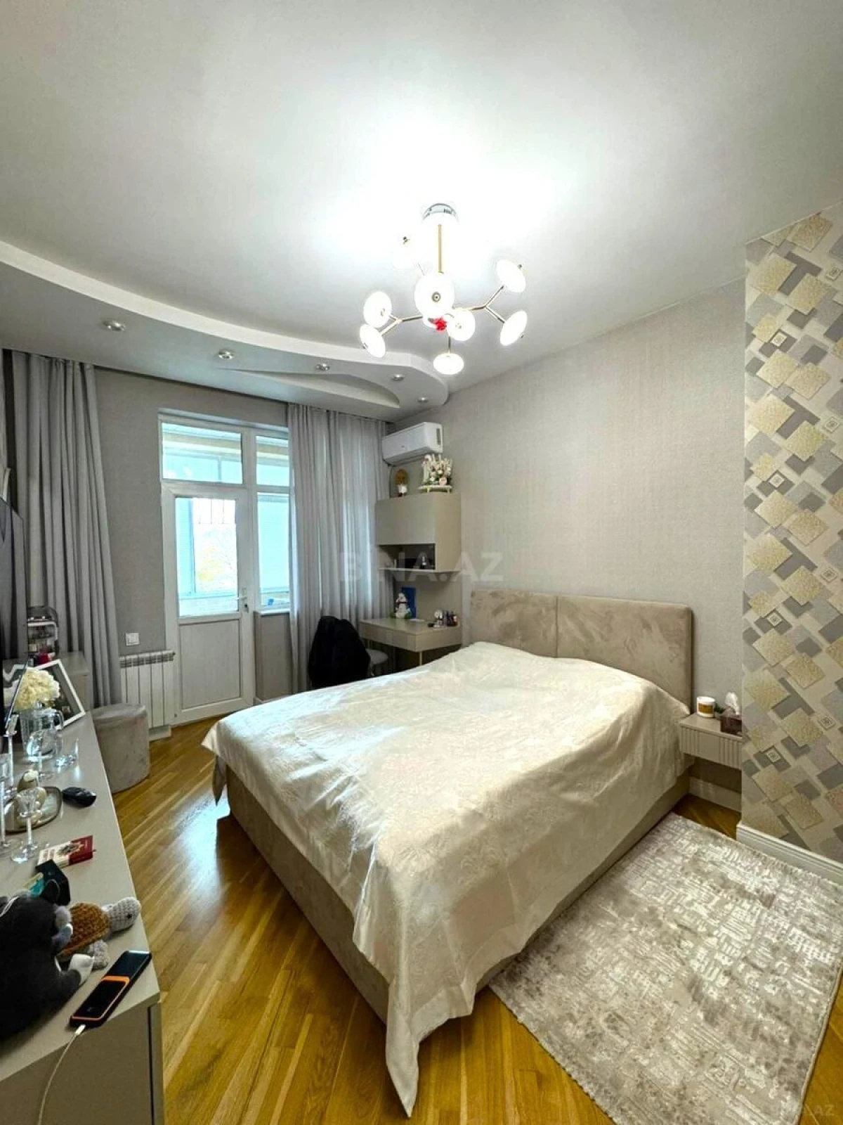 Satılır 4 otaqlı mənzil 130 m²