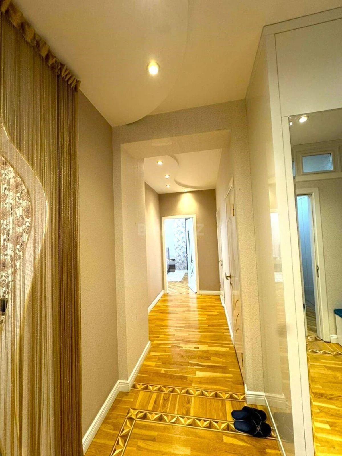 Satılır 4 otaqlı mənzil 130 m²