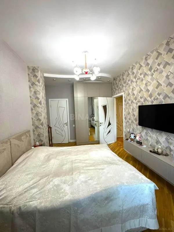 Satılır 4 otaqlı mənzil 130 m²