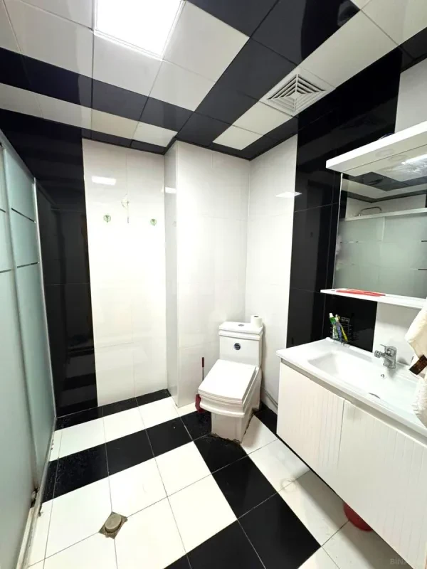 Satılır 4 otaqlı mənzil 130 m²