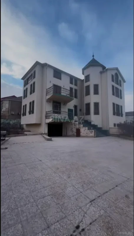Satılır 8 otaqlı həyət evi 1000 m²