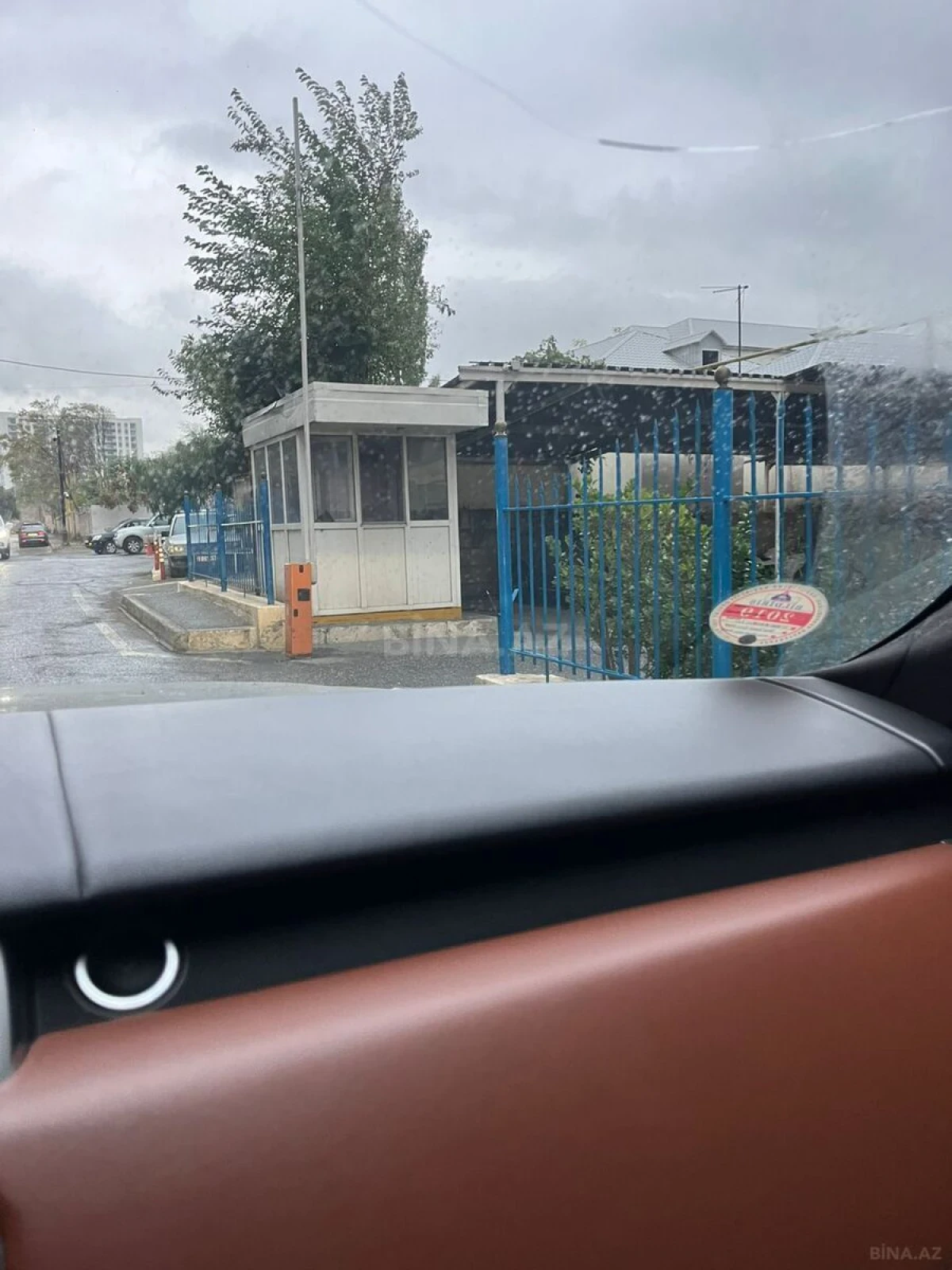 Kirayə verilir 5 otaqlı mənzil 185 m²
