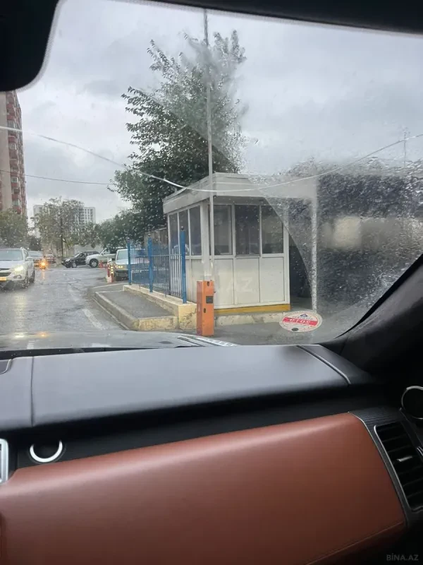 Kirayə verilir 5 otaqlı mənzil 185 m²