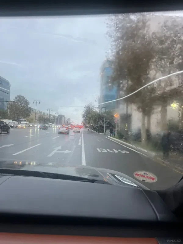 Kirayə verilir 5 otaqlı mənzil 185 m²