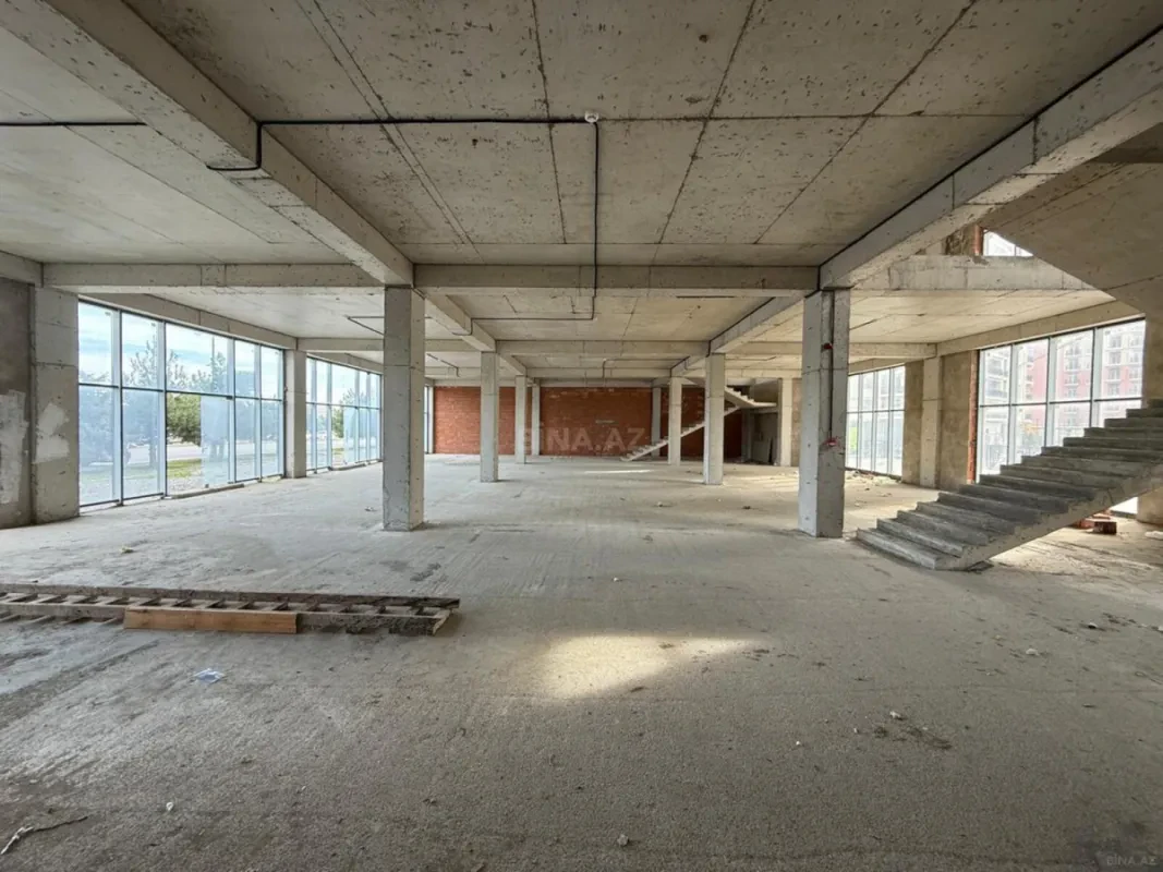 Satılır obyekt 390 m²