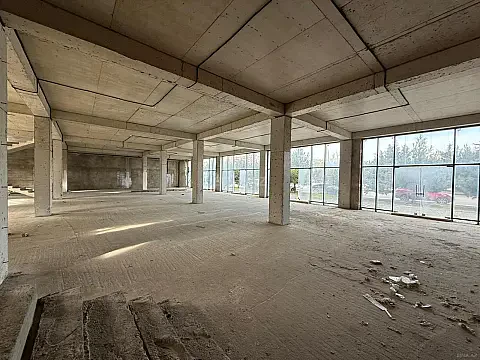 Satılır obyekt 390 m²