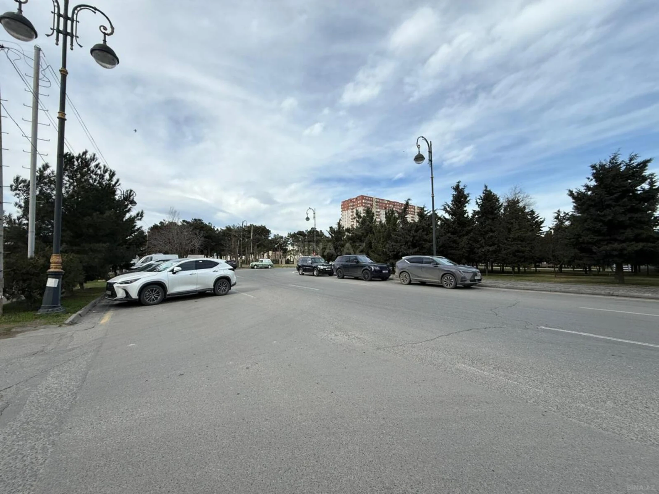 Satılır obyekt 390 m²