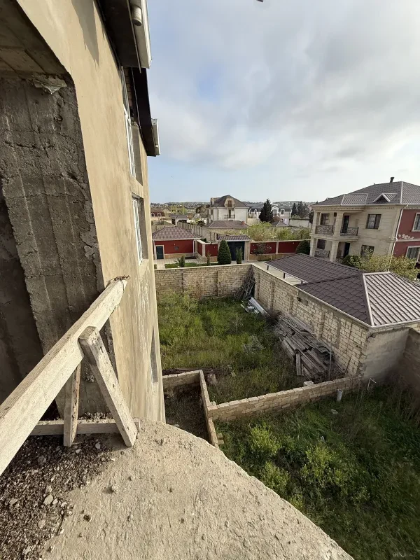 Satılır 10 otaqlı həyət evi 390 m²