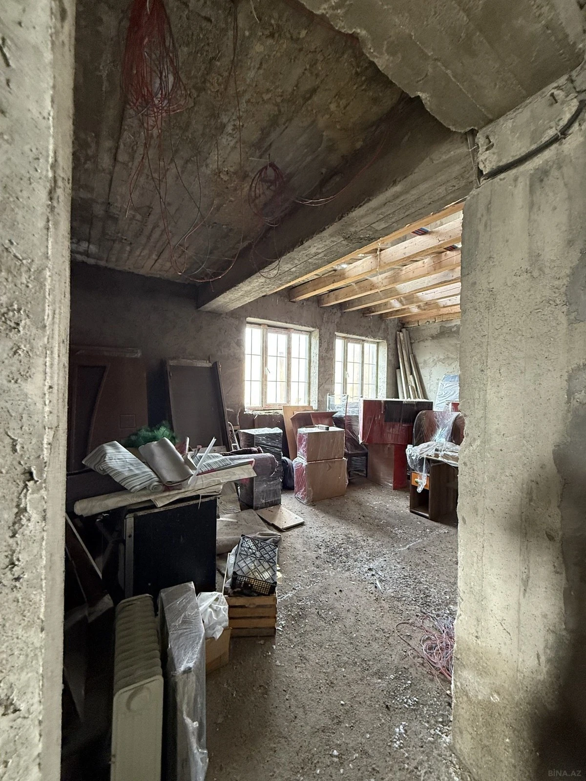 Satılır 10 otaqlı həyət evi 390 m²