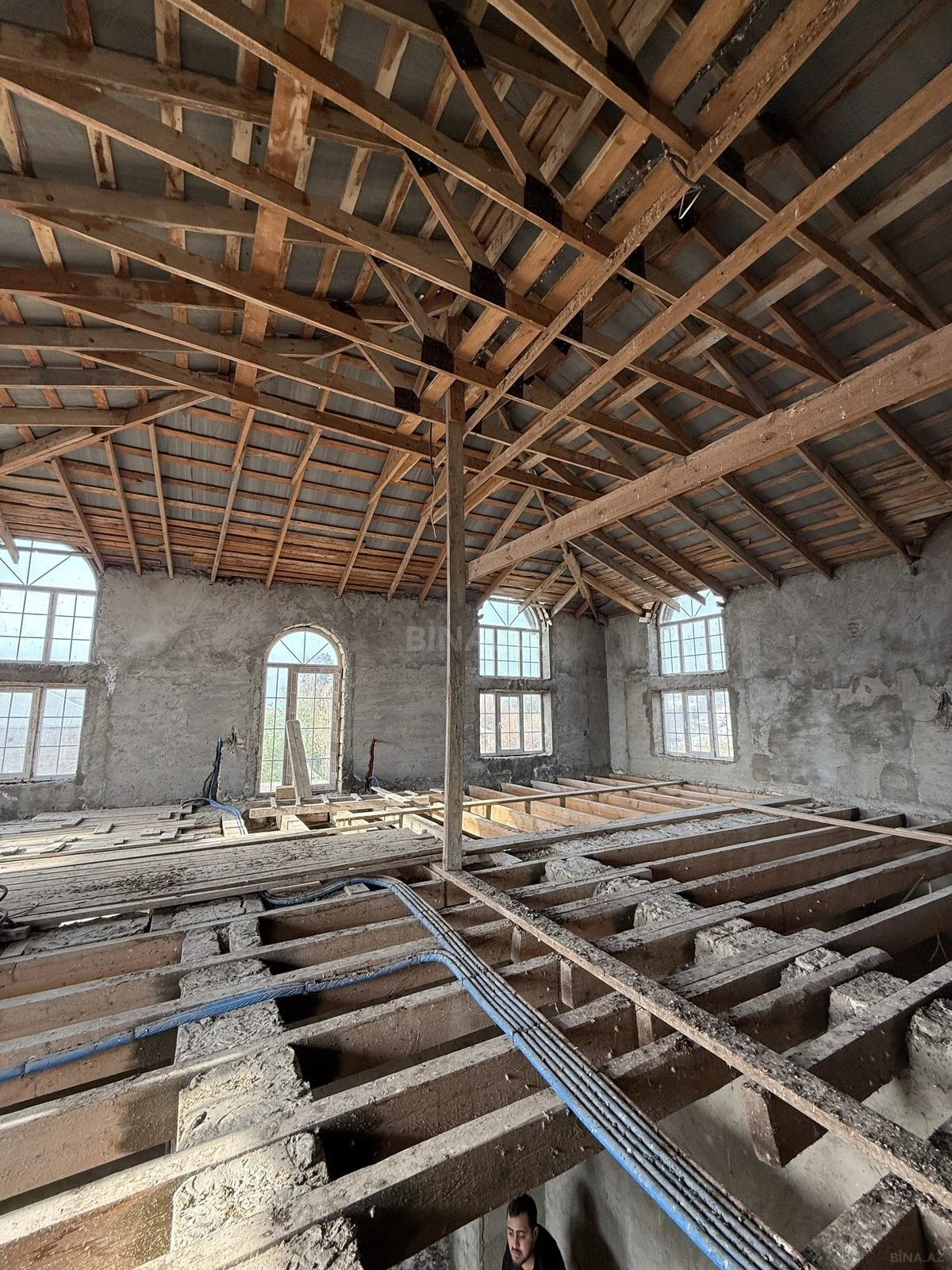 Satılır 10 otaqlı həyət evi 390 m²