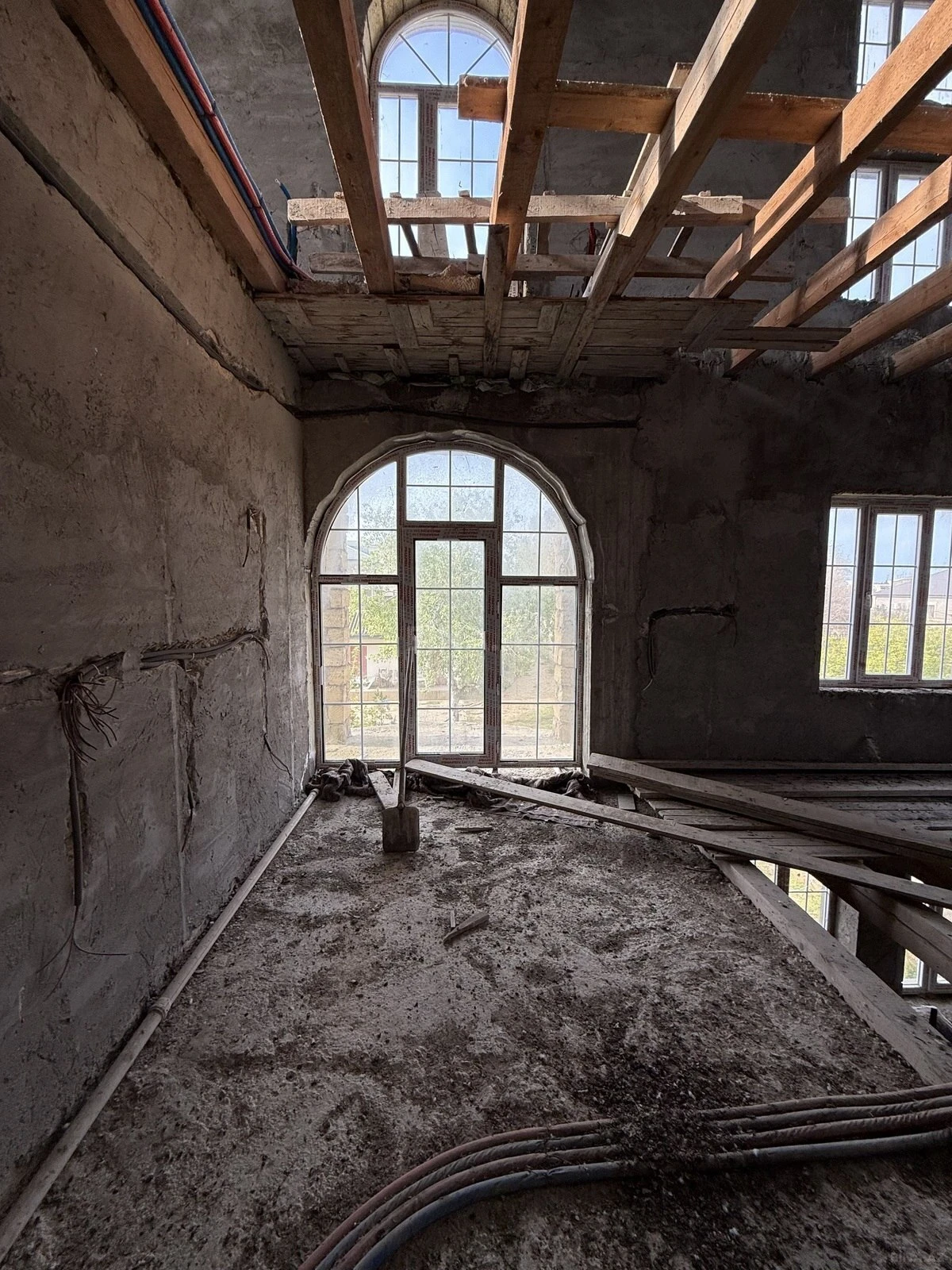 Satılır 10 otaqlı həyət evi 390 m²