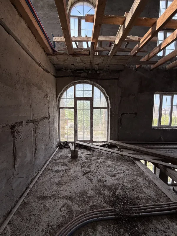 Satılır 10 otaqlı həyət evi 390 m²