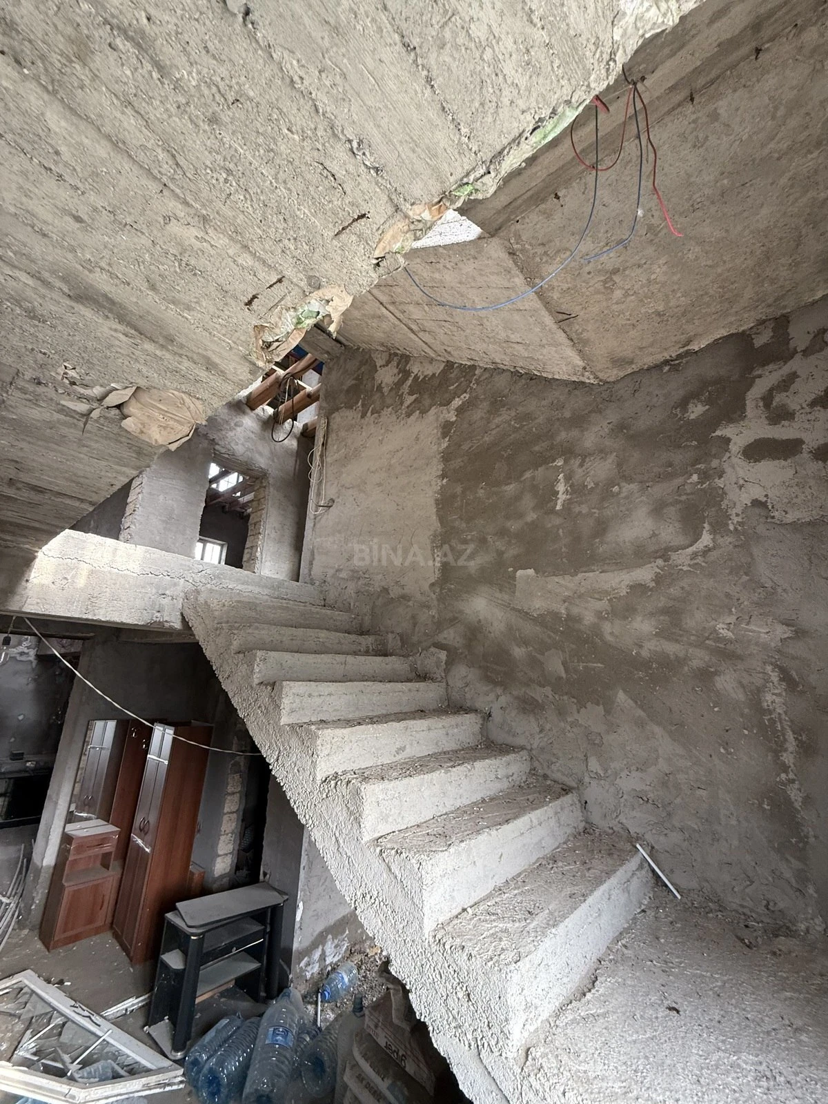 Satılır 10 otaqlı həyət evi 390 m²