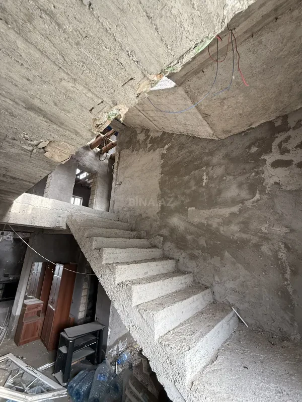 Satılır 10 otaqlı həyət evi 390 m²