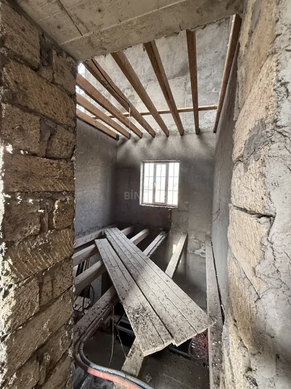 Satılır 10 otaqlı həyət evi 390 m²