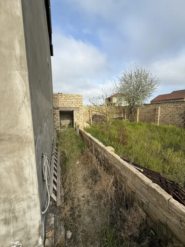 Satılır 10 otaqlı həyət evi 390 m²