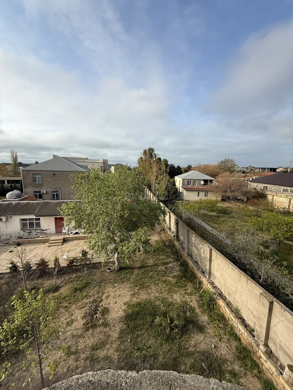 Satılır 10 otaqlı həyət evi 390 m²