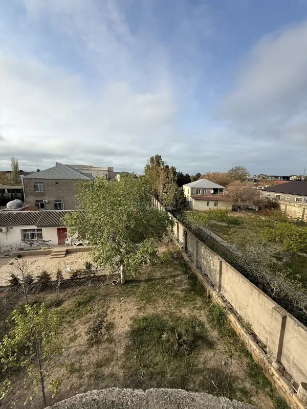 Satılır 10 otaqlı həyət evi 390 m²