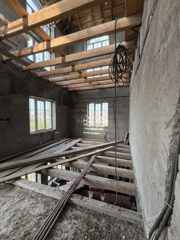 Satılır 10 otaqlı həyət evi 390 m²