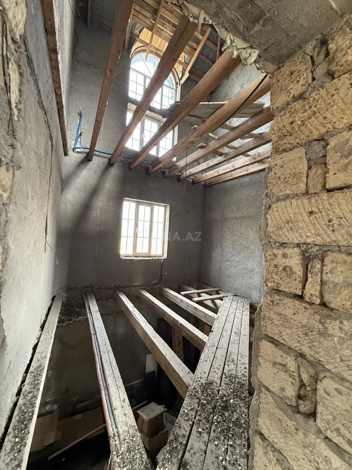 Satılır 10 otaqlı həyət evi 390 m²