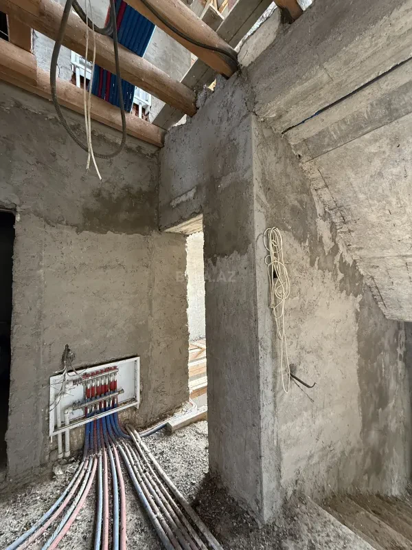 Satılır 10 otaqlı həyət evi 390 m²