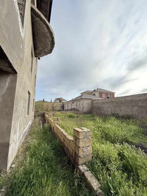 Satılır 10 otaqlı həyət evi 390 m²