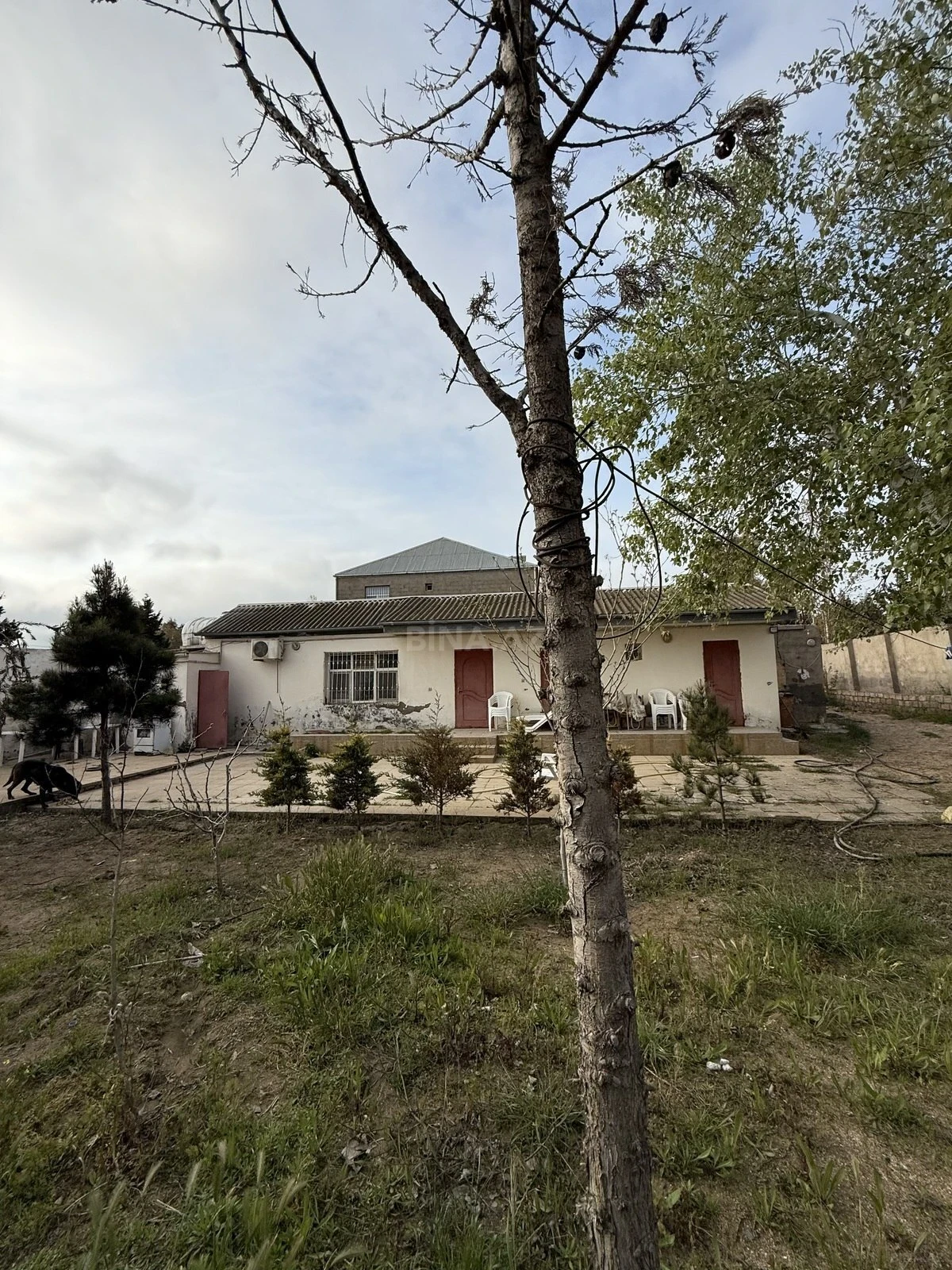 Satılır 10 otaqlı həyət evi 390 m²